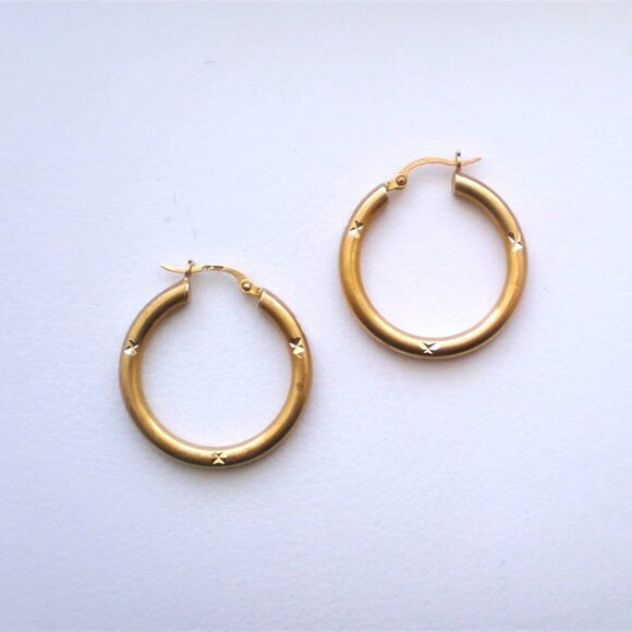 Vintage Designer Solid 14K Yellow Gold Diamond Cut Hoop Earrings - Picture 3 of 4